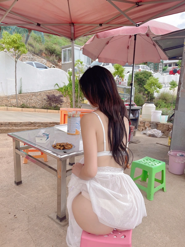 撩开裙子 - 就是阿朱啊